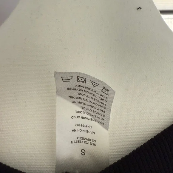 Black Ribbed V-Neck Cropped Tank Top Size S Basic Fitted Stretch - Picture 4 of 4